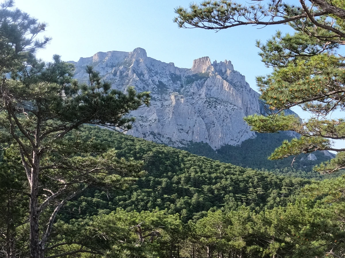 Ай-Петри — корона крымских гор (из Алушты)